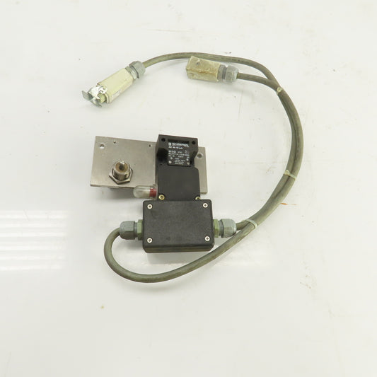 Schmersal AZ16-12ZVK Safety Interlock Switch 230V 4A (No Key) W/ Mounting Plate