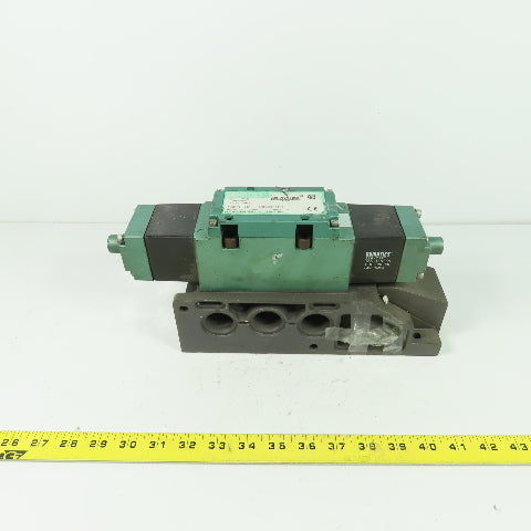Numatics I35SS700K Pneumatic Solenoid Valve W/ Manifold 232PSI 120V .24A