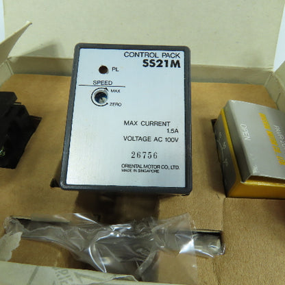 Oriental Motor SS21M Speed Control Pack & Socket 100VAC 1.5A W/ PAVR-20KY NEW