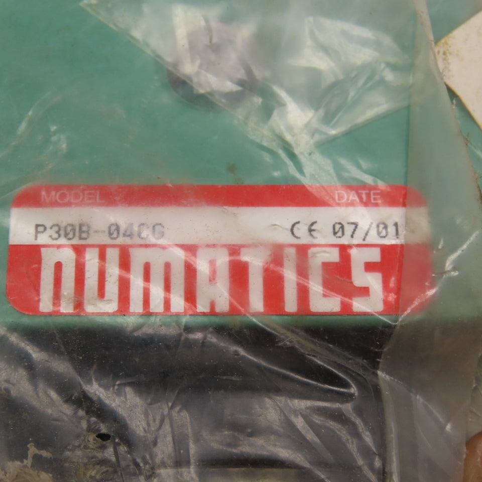 Numatics P30B-04CG 1/2" NPT Compressed Air Filter Regulator Manual Drain