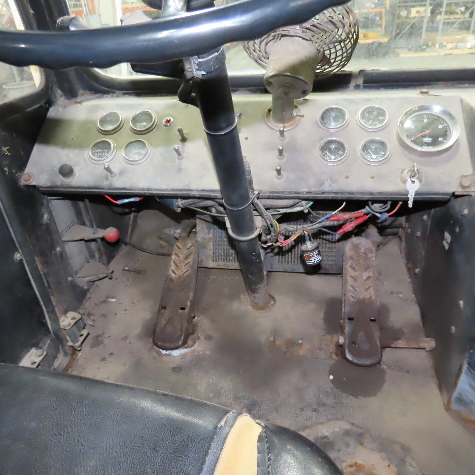 Capacity TJ4000D V8 LP Gas Trailer Jockey Yard Dog Spotter Truck 1984 AS/IS