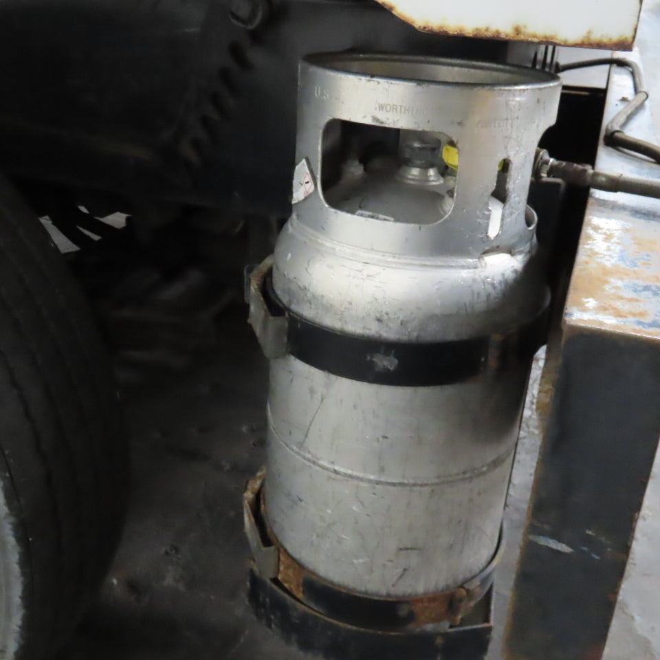 Capacity TJ4000D V8 LP Gas Trailer Jockey Yard Dog Spotter Truck 1984 AS/IS