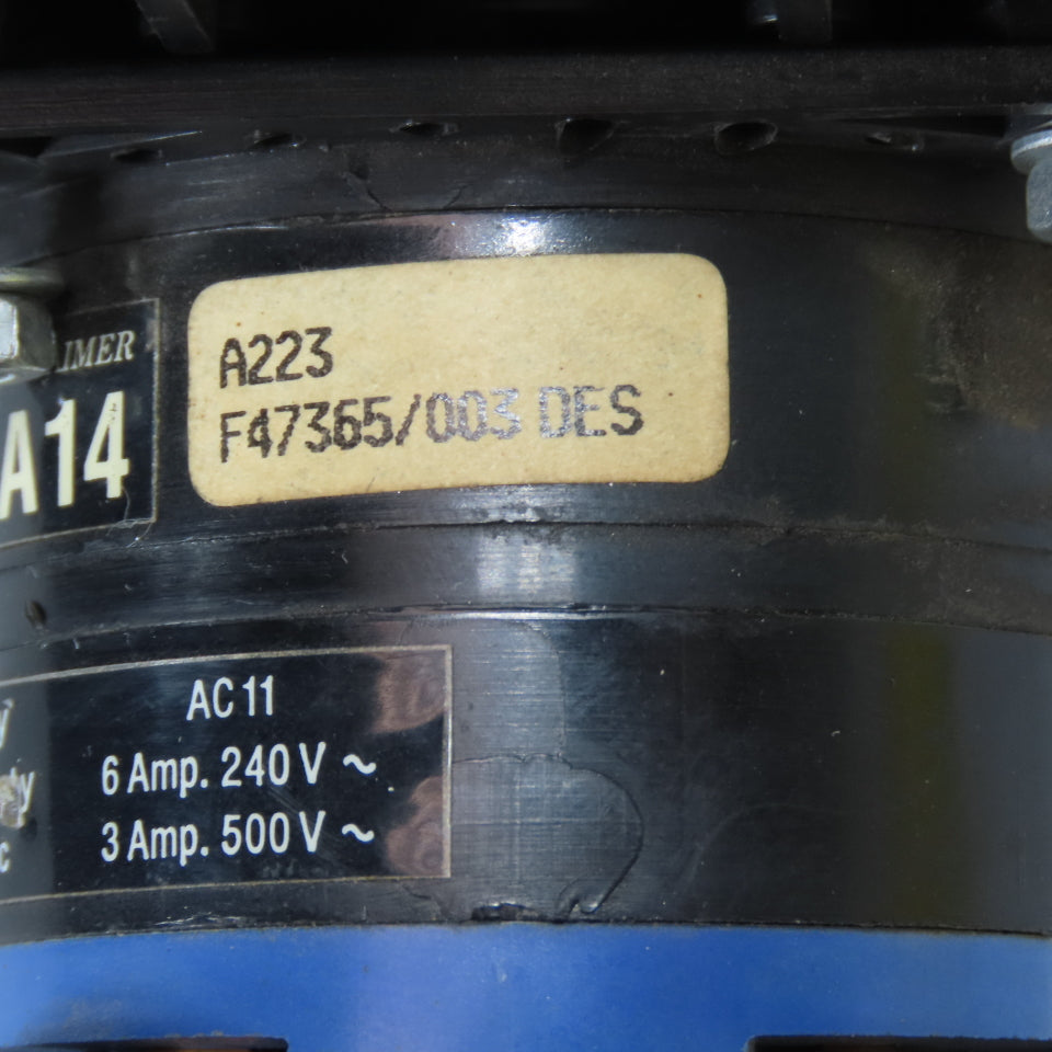 Kraus & Naimer A223 F47365/003 DES 2-Position Locking Switch A14 600VAC 6 Amp