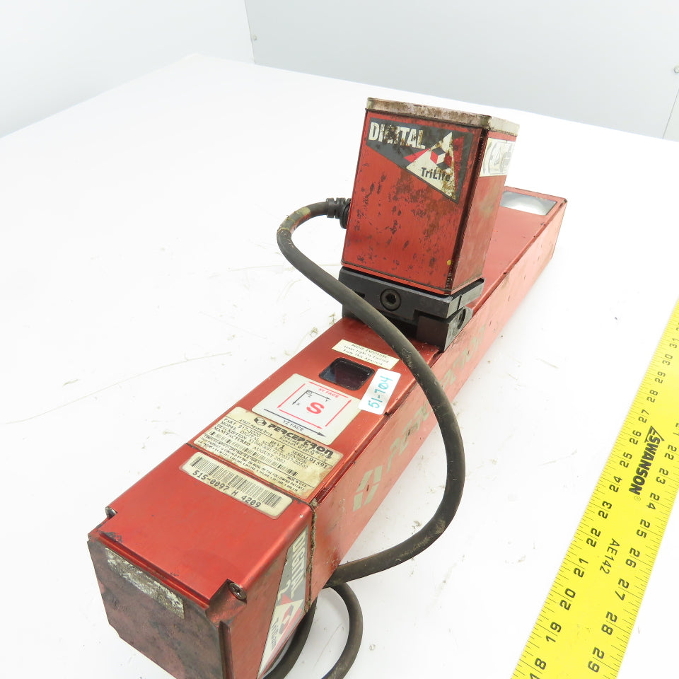 Perceptron 917-3020 Digital Surface Sensor Rev 1 W/ 515-0095 LED Flood Light