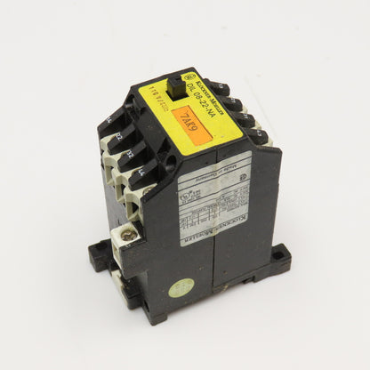 Klockner Moeller DIL 08-22-NA 300VAC 10A Max Contactor 110V 60Hz Coil