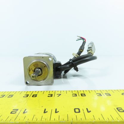 Yaskawa SGMAH-A5AAA41 AC Servo Motor 50W 200V 0.64A 3000RPM 6mm Shaft