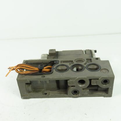 Numatics 082RD115C033J Pneumatic Regulator Valve W/Manifold Rep No 081RD100C033J