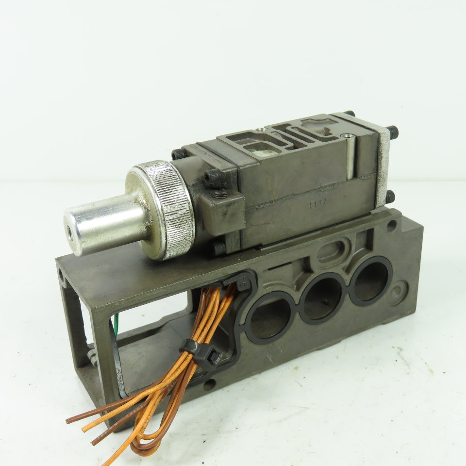 Numatics 082RD115C033J Pneumatic Regulator Valve W/Manifold Rep No 081RD100C033J