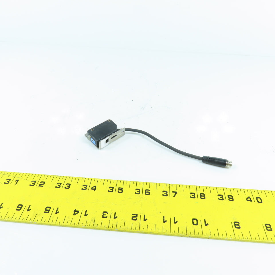 Keyence PZ-M32 Photoelectric Sensor 12-24VDC M8 Connector W/ Bracket NEW