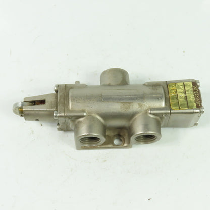 Versa VCS-3502 3-way Pneumatic Directional Control Valve 1/2" NPT