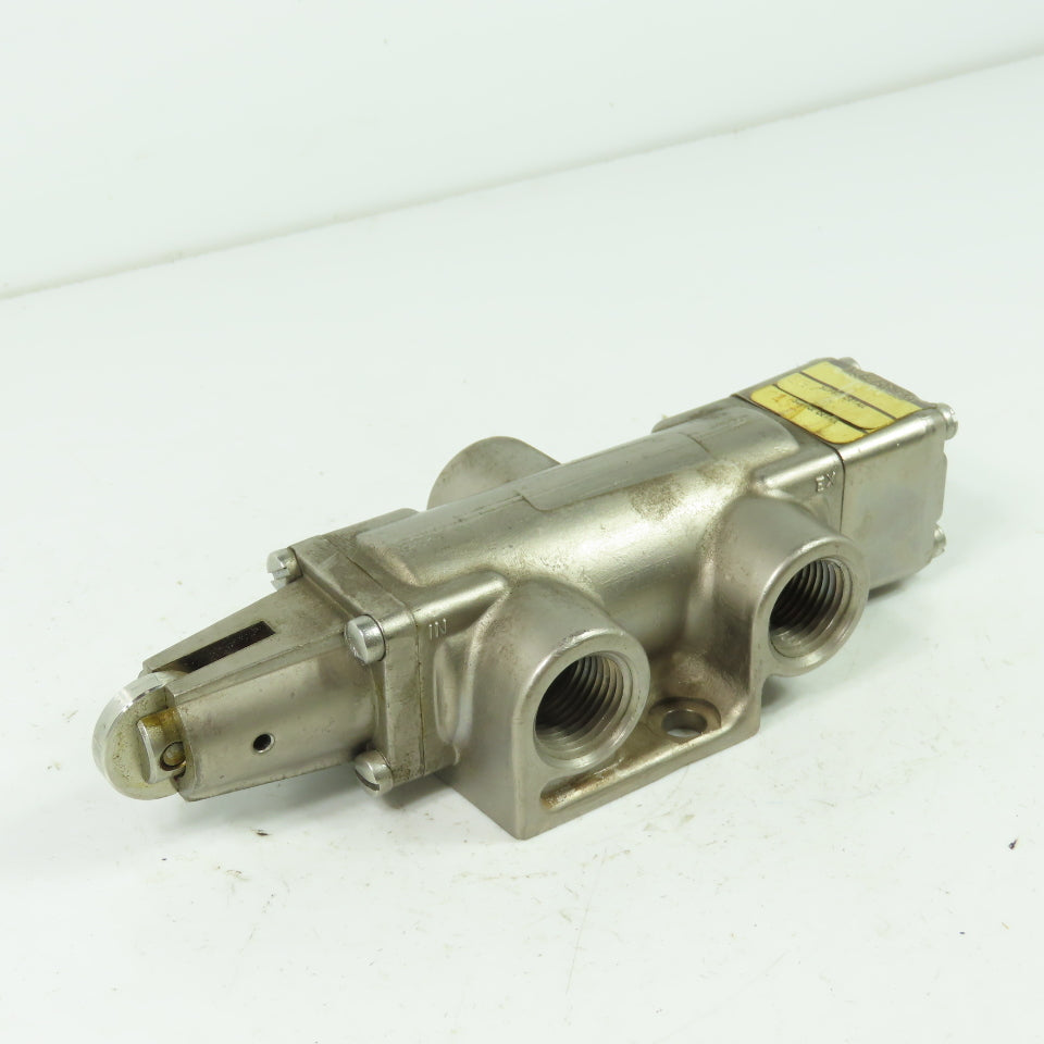 Versa VCS-3502 3-way Pneumatic Directional Control Valve 1/2" NPT