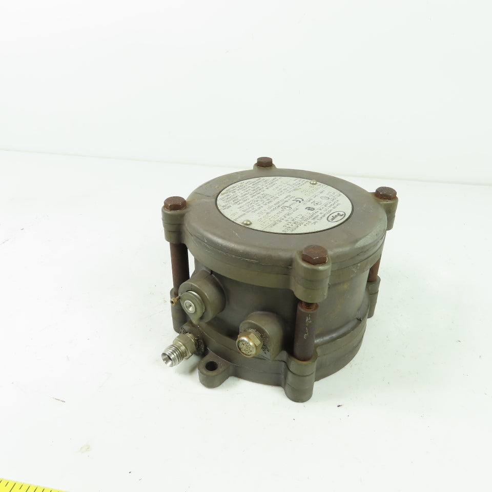 Dwyer 1950G-0-B-120 Differential Pressure Switch Explosion Proof 10A 240VAC