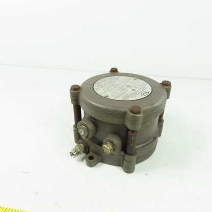 Dwyer 1950G-0-B-120 Differential Pressure Switch Explosion Proof 10A 240VAC