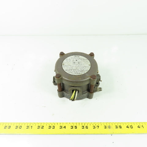 Dwyer 1950G-0-B-120 Differential Pressure Switch Explosion Proof 10A 240VAC
