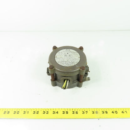 Dwyer 1950G-0-B-120 Differential Pressure Switch Explosion Proof 10A 240VAC