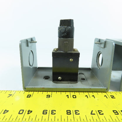 Allen Bradley 800H-JK2A Ser L 3-Position Selector Switch 600VAC Max W/ Enclosure