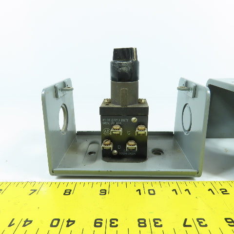 Allen Bradley 800H-JK2A Ser L 3-Position Selector Switch 600VAC Max W/ Enclosure