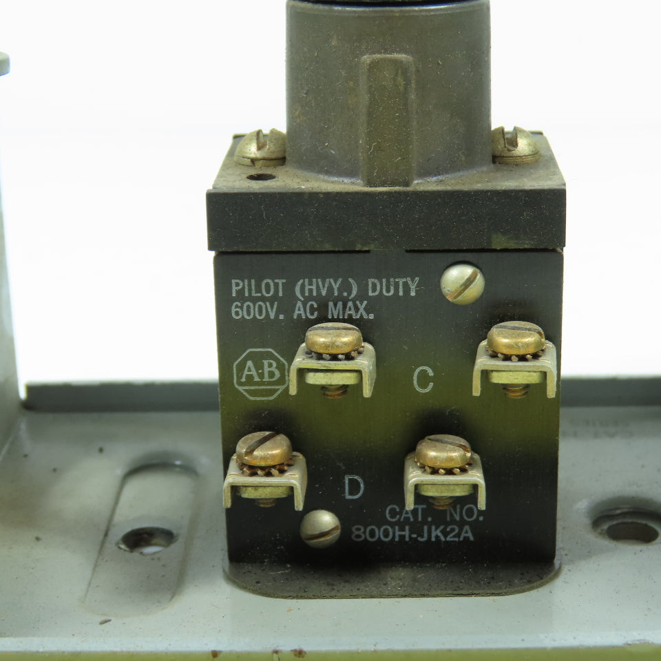 Allen Bradley 800H-JK2A Ser L 3-Position Selector Switch 600VAC Max W/ Enclosure