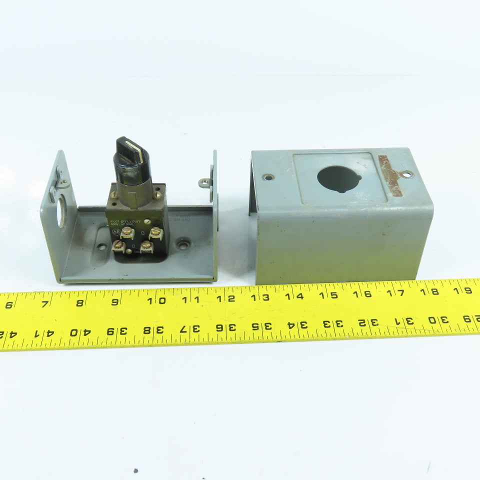 Allen Bradley 800H-JK2A Ser L 3-Position Selector Switch 600VAC Max W/ Enclosure
