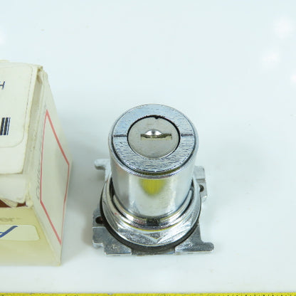 Cutler Hammer 10250T15224 3-Position Maintained Keyed Selector Switch NEW