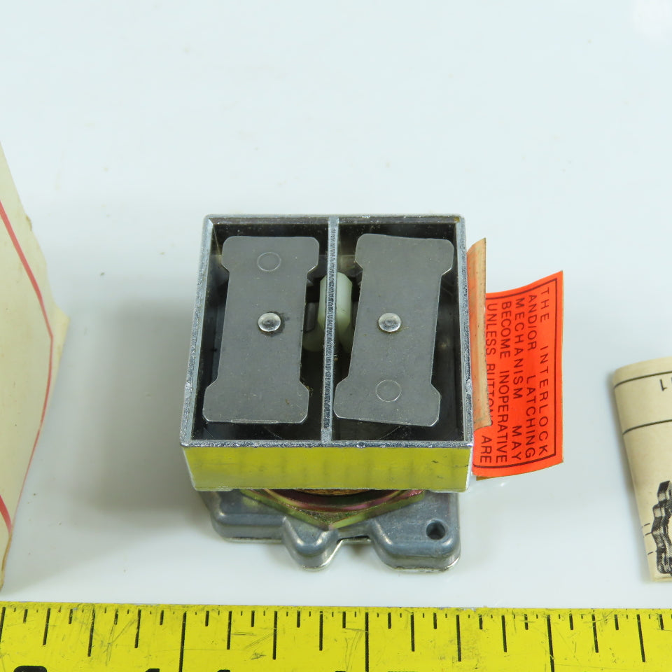 Cutler Hammer E30AC 1087 Compact Momentary Contact Pushbutton Operator NEW