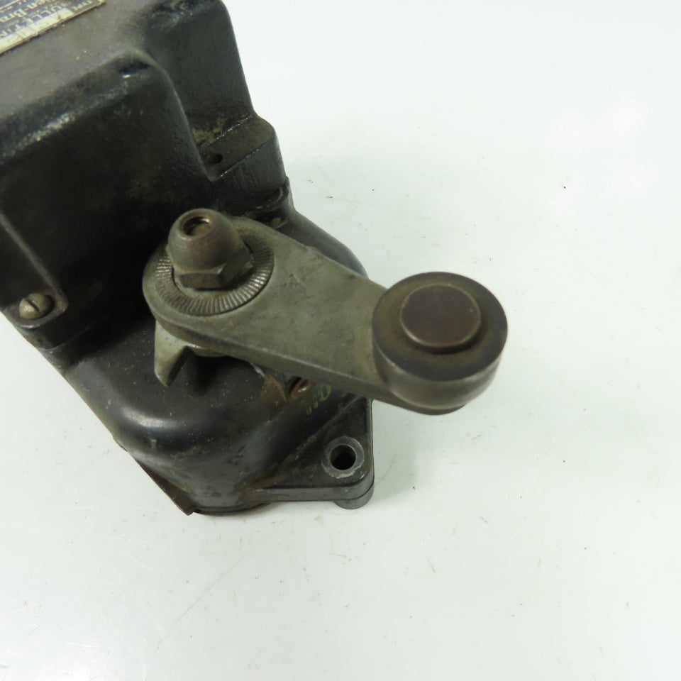 Alen Bradley ASH2-2X Bulletin 801 Heavy Duty Roller Arm Limit Switch 600VAC