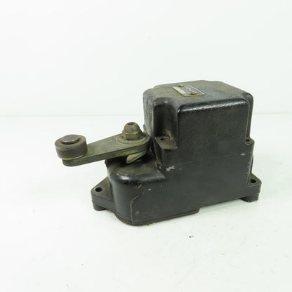 Alen Bradley ASH2-2X Bulletin 801 Heavy Duty Roller Arm Limit Switch 600VAC