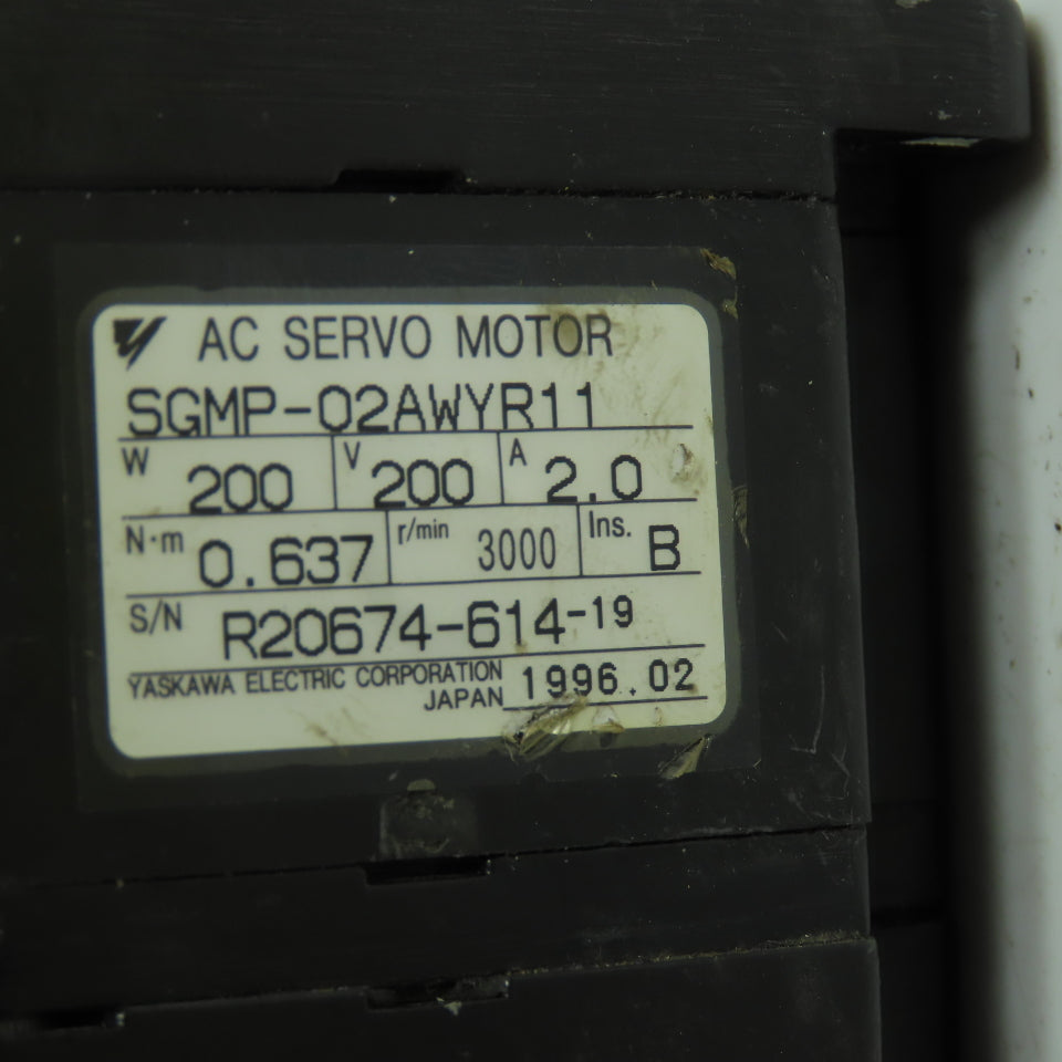 Yaskawa SGMP-02AWYR11 AC Servo Motor 200V 3000RPM 0.637Nm 2A