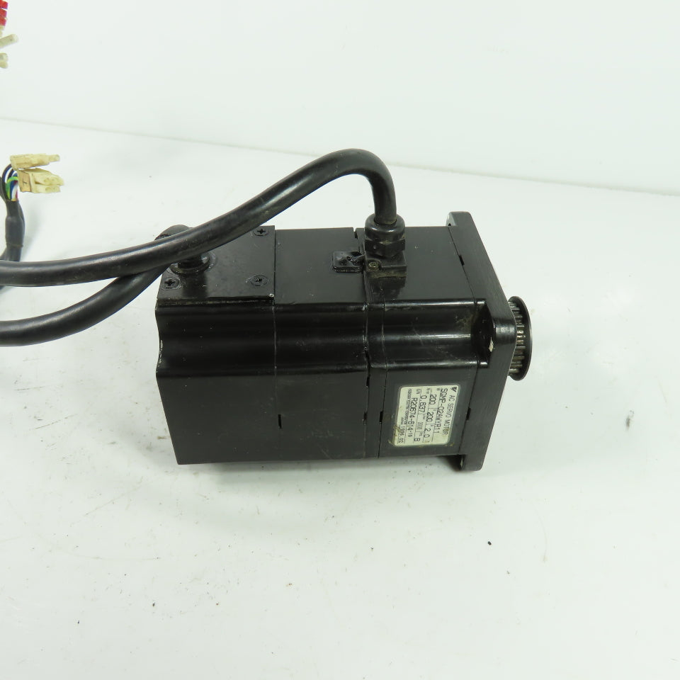 Yaskawa SGMP-02AWYR11 AC Servo Motor 200V 3000RPM 0.637Nm 2A