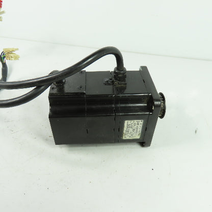 Yaskawa SGMP-02AWYR11 AC Servo Motor 200V 3000RPM 0.637Nm 2A
