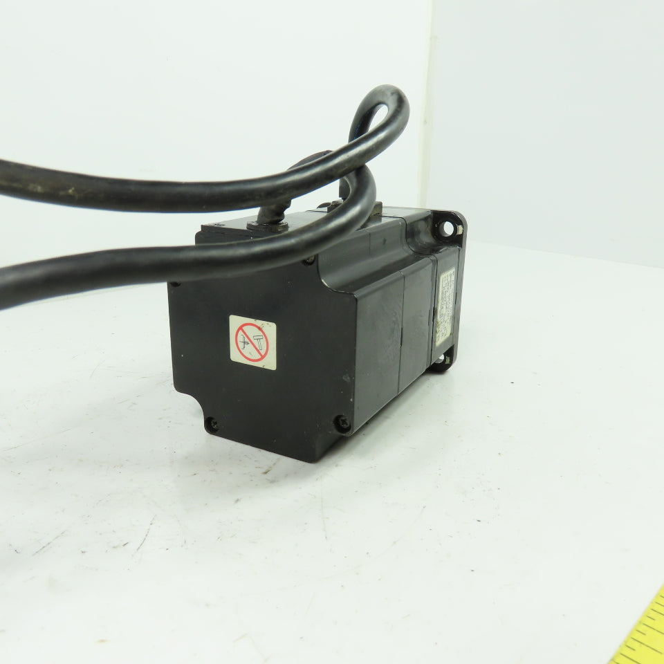 Yaskawa SGMP-02AWYR11 AC Servo Motor 200V 3000RPM 0.637Nm 2A