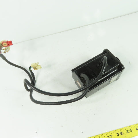 Yaskawa SGMP-02AWYR11 AC Servo Motor 200V 3000RPM 0.637Nm 2A