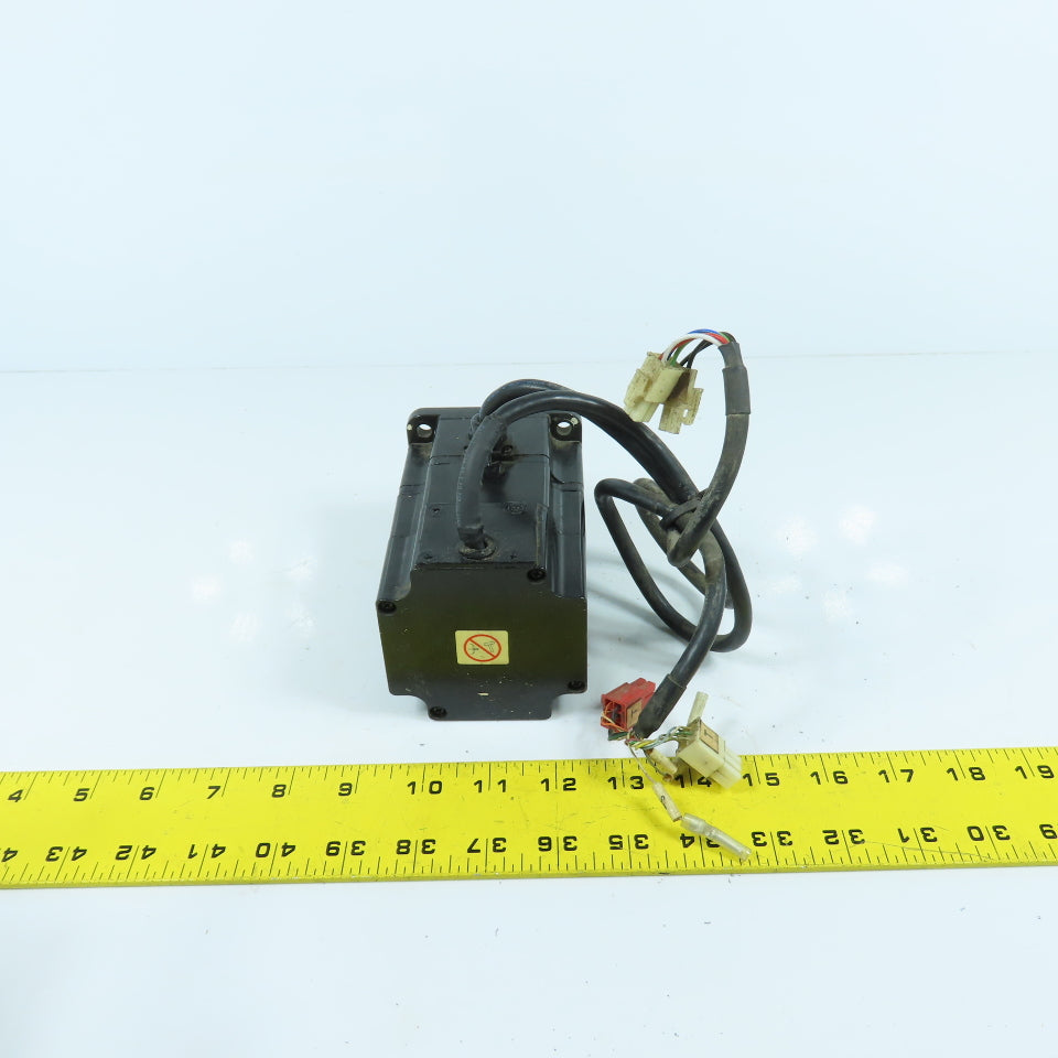 Yaskawa SGMP-02AWYR11 200W AC Servo Motor 3000RPM 200V 2.0A 0.637Nm