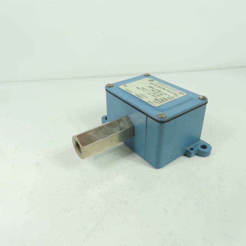 United Electric Controls J6D 12947 Pressure Switch 0-200PSI 15A 277VAC