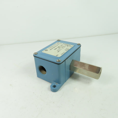 United Electric Controls J6D 12947 Pressure Switch 0-200PSI 15A 277VAC