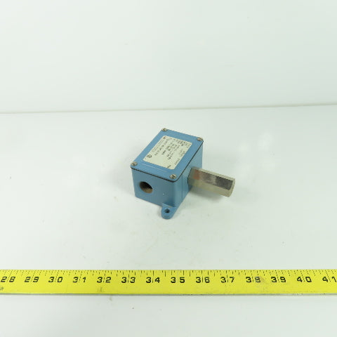 United Electric Controls J6D 12947 Pressure Switch 0-200PSI 15A 277VAC
