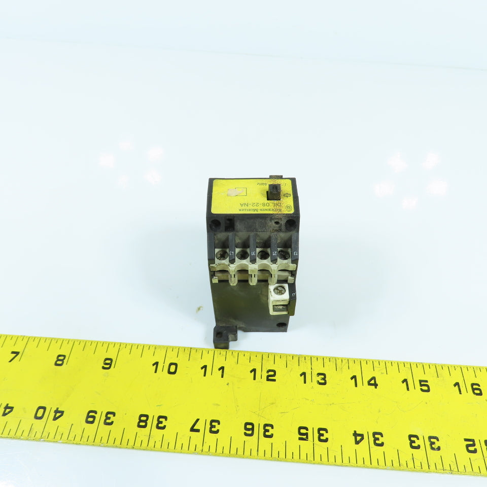 Klockner Moeller DIL 08-22-NA 300VAC 10A Max Contactor 110V 60Hz Coil