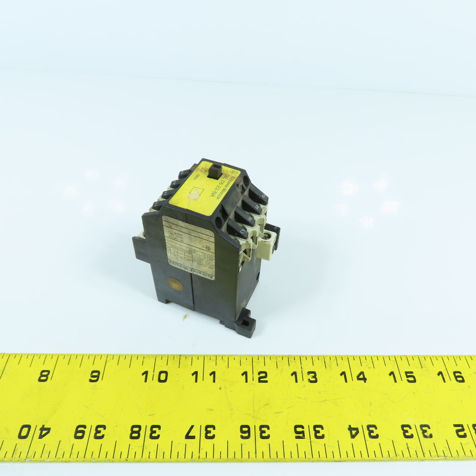 Klockner Moeller DIL 08-22-NA 300VAC 10A Max Contactor 110V 60Hz Coil