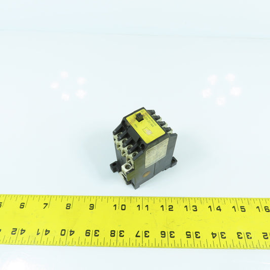 Klockner Moeller DIL 08-22-NA 300VAC 10A Max Contactor 110V 60Hz Coil