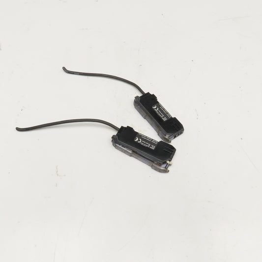 Keyence FS-V31P Fiber Optic Amplifier 12-24VDC 5" Leads Lot Of 2