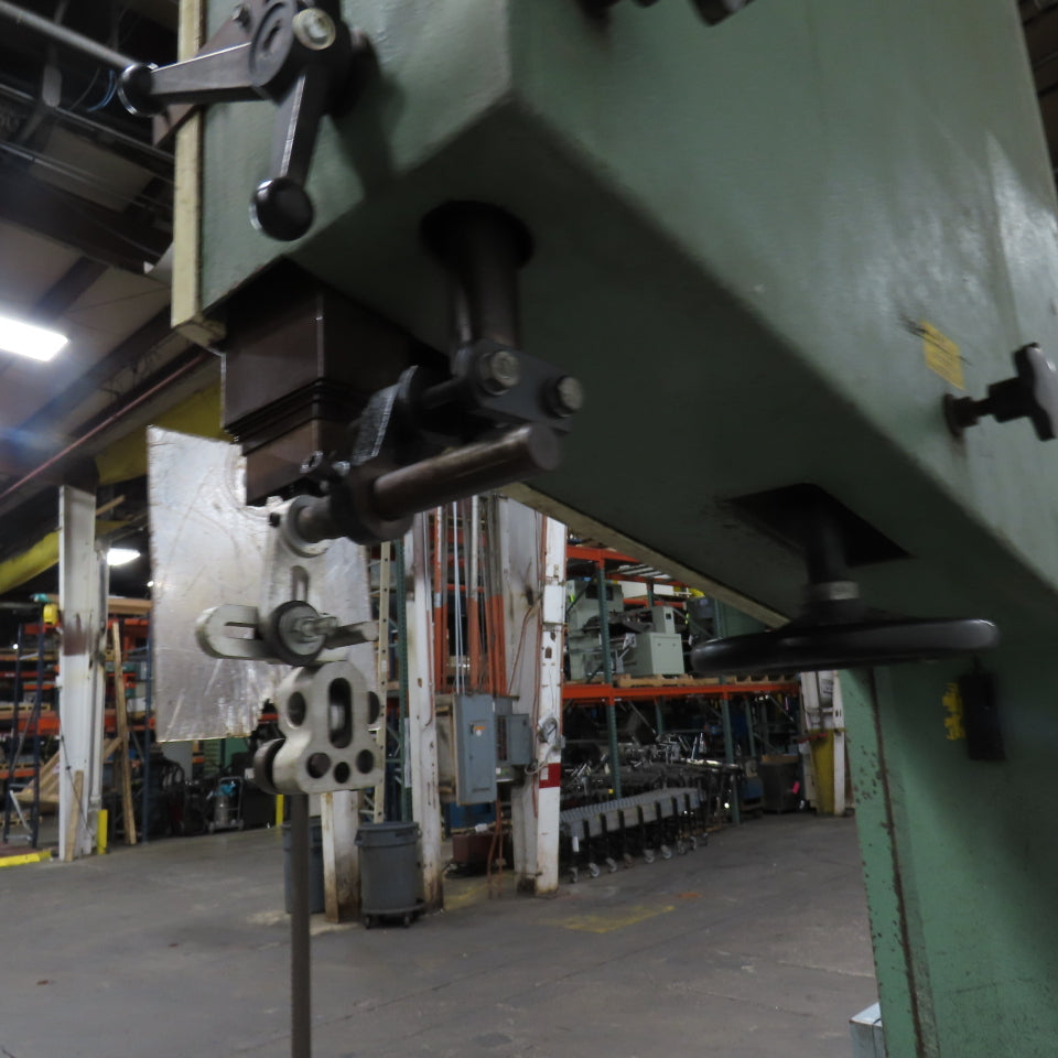 Centauro 900 CO Industrial Tilt Table Vertical Bandsaw 34" Throat 230/460V 3PH