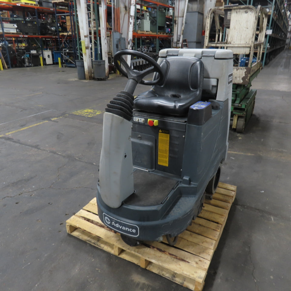 Advance ES4000 24V Battery Ride-On Carpet Cleaner Extractor Wet Dry Vacuum
