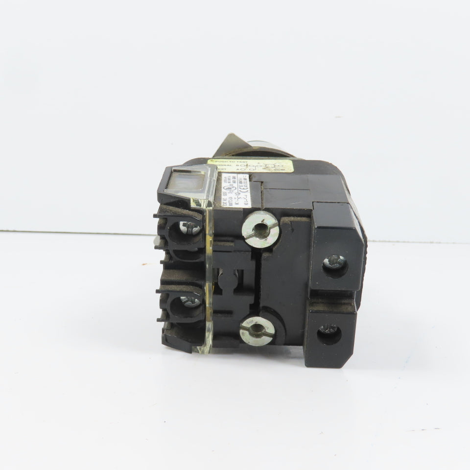 Allen Bradley 800TC-PT16 Green Momentary Contact Pilot Switch 120V 800TC-XA