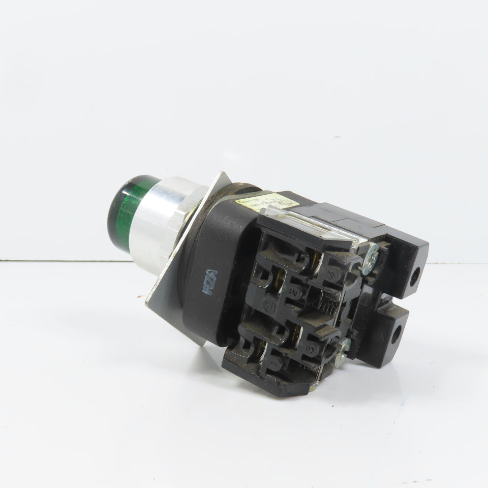 Allen Bradley 800TC-PT16 Green Momentary Contact Pilot Switch 120V 800TC-XA