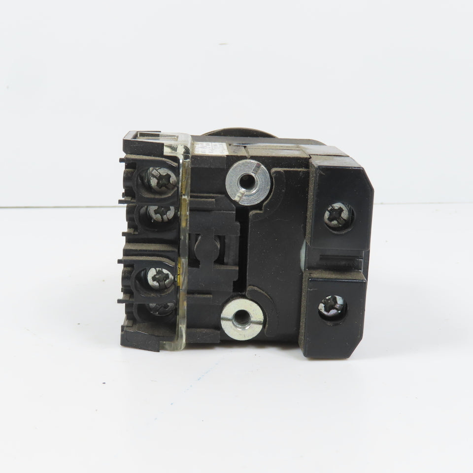 Allen Bradley 800TC-PB16A Amber Momentary Contact Push Button 120V 800TC-XA