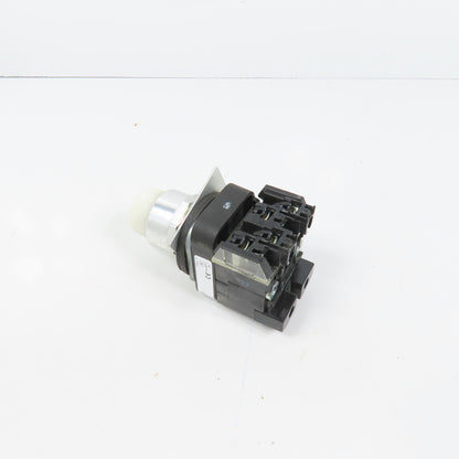 Allen Bradley 800TC-PB16 White Momentary Contact Push Button 120V W/ 800TC-XA