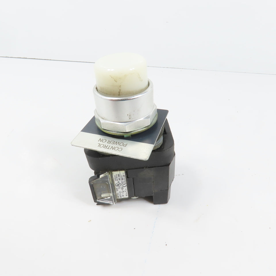 Allen Bradley 800TC-PB16 White Momentary Contact Push Button 120V W/ 800TC-XA
