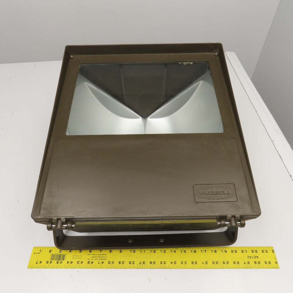 Hubbell MVM Series 150W 115-277/208-240V Metal Halide Wall Pack Light Fixture
