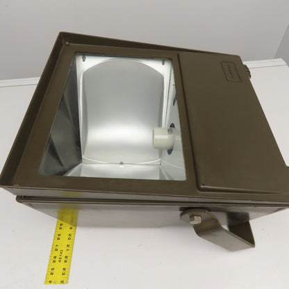 Hubbell MVM Series 150W 115-277/208-240V Metal Halide Wall Pack Light Fixture