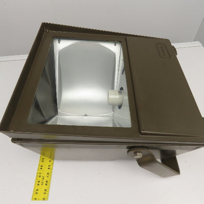 Hubbell MVM Series 150W 115-277/208-240V Metal Halide Wall Pack Light Fixture